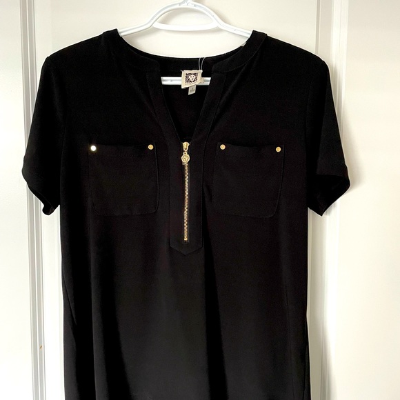 NWT ANNE KLEIN - Gold Detailed T-Shirt - Picture 1 of 3